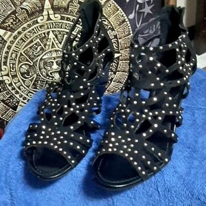 Steve Madden Black Wedges Gold Studs